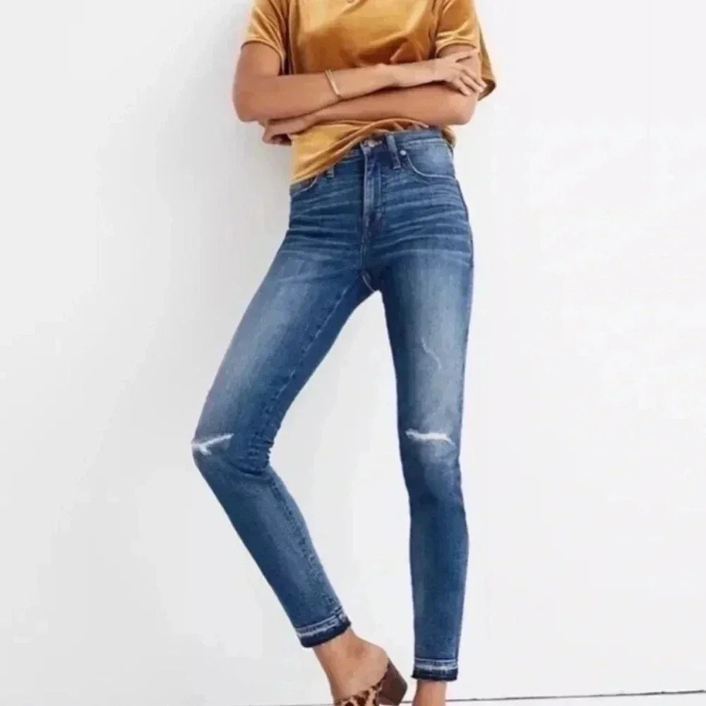 Madewell 9” High Rise  Skinny Jeans in York Wash Rip and Repair Edition Size 25